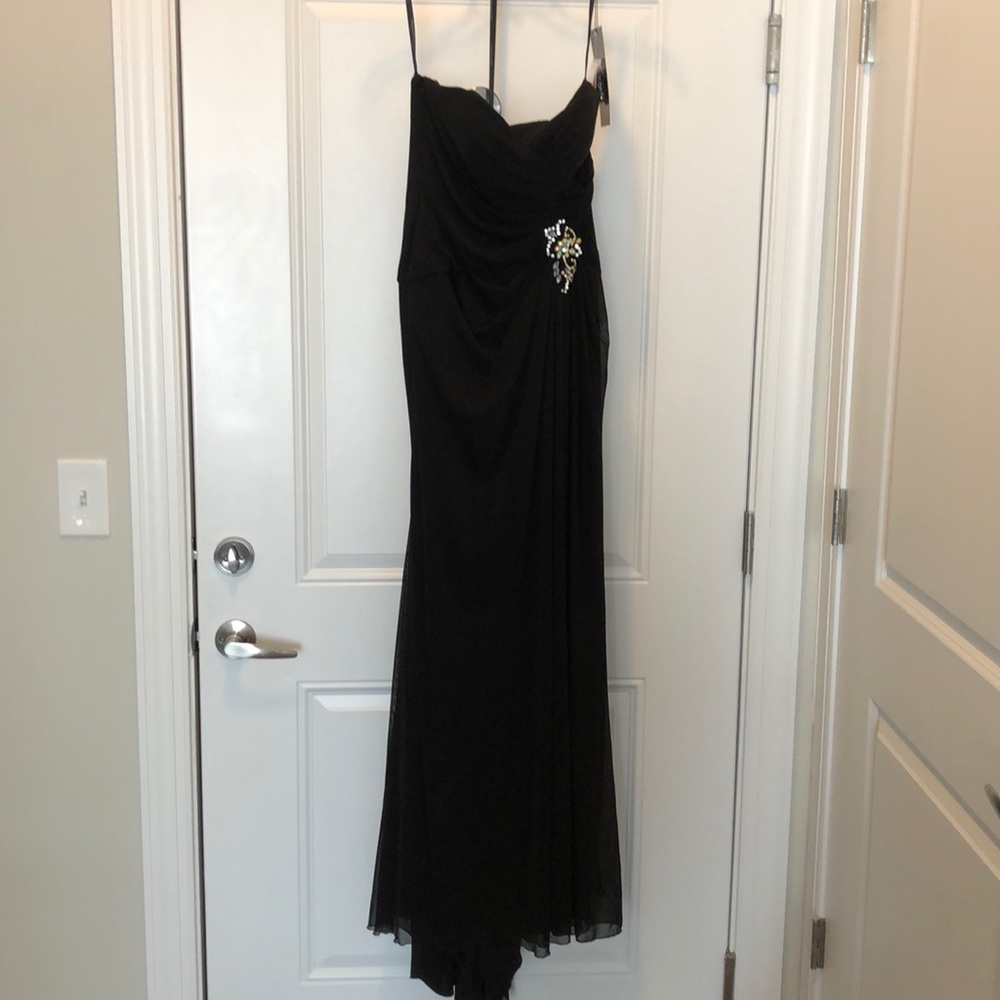 NWT gorgeous long black evening gown or prom dress